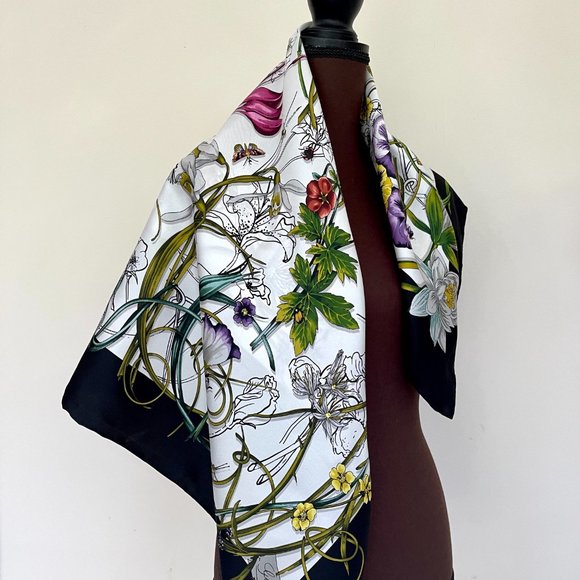 New Gucci Infinity Floral Print Silk Scarf with Gucci Gift Box - Picture 5 of 14
